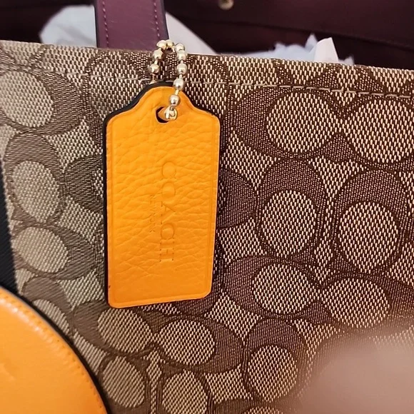 COACH DEMPSEY TOTE 40" - Picture 10 of 14
